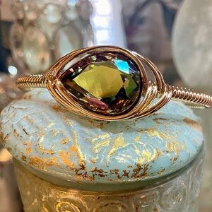 🎆 Beautiful and Unique Mystic Topaz Gold Tone Cuff Bracelet. 7”. Captivating!!